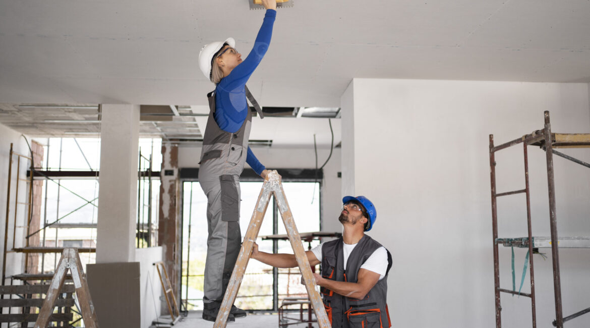 people-working-together-as-team - Maydek İnşaat İzmir