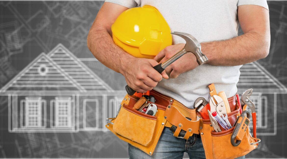 Worker with a tool belt. Isolated over background. - Maydek İnşaat İzmir